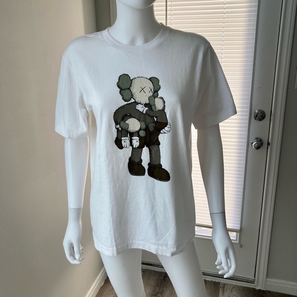 Kaws UNIQLO T-Shirt White Size - S UT Japan - Picture 3 of 13